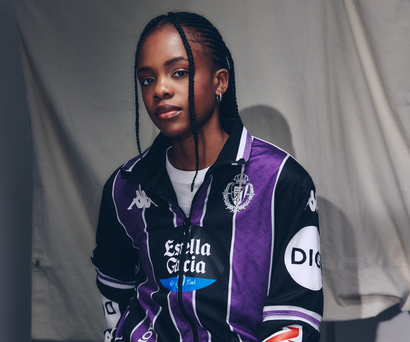 Kappa: TEGA AKINOLA La diseñadora londinense Tega Akinola aporta al proyecto su enfoque...