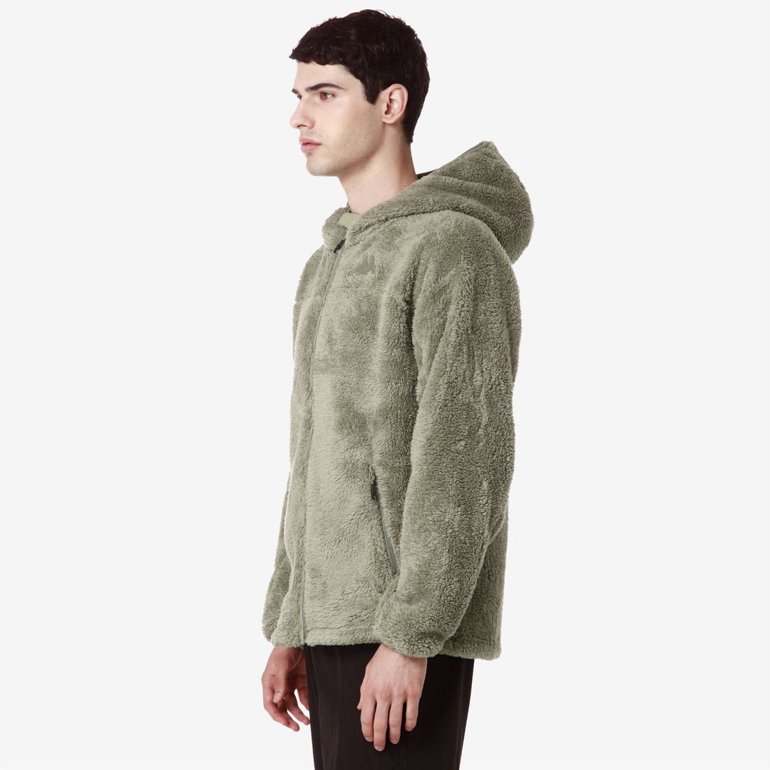 Giacca casual da uomo ODM in pile sherpa con stampa a caldo e chiusura a zip | BLOOMTEX Giacca casual da uomo ODM in pile sherpa con stampa a caldo e chiusura a zip | BLOOMTEX