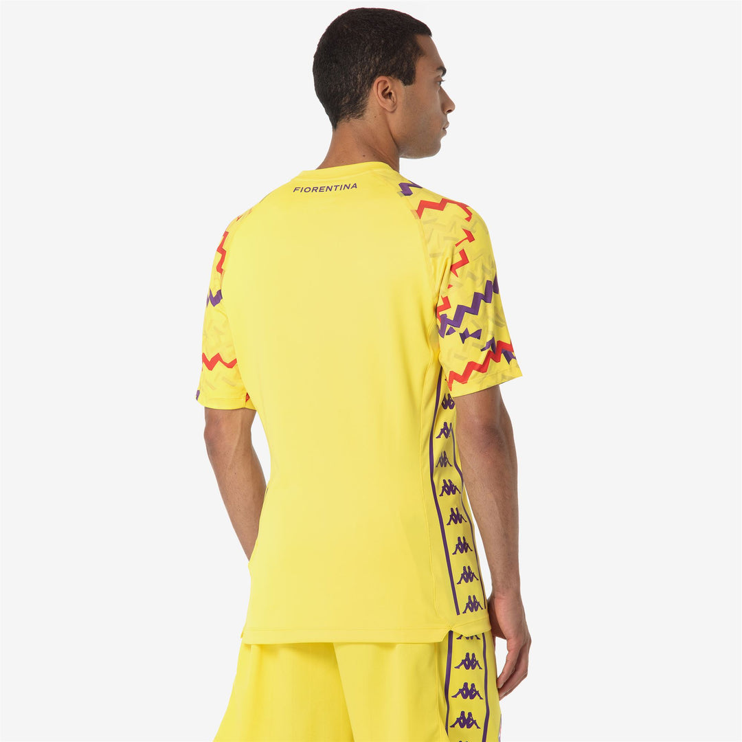 Maillot de football ACF Fiorentina jaune pour homme, coupe ajustée. main