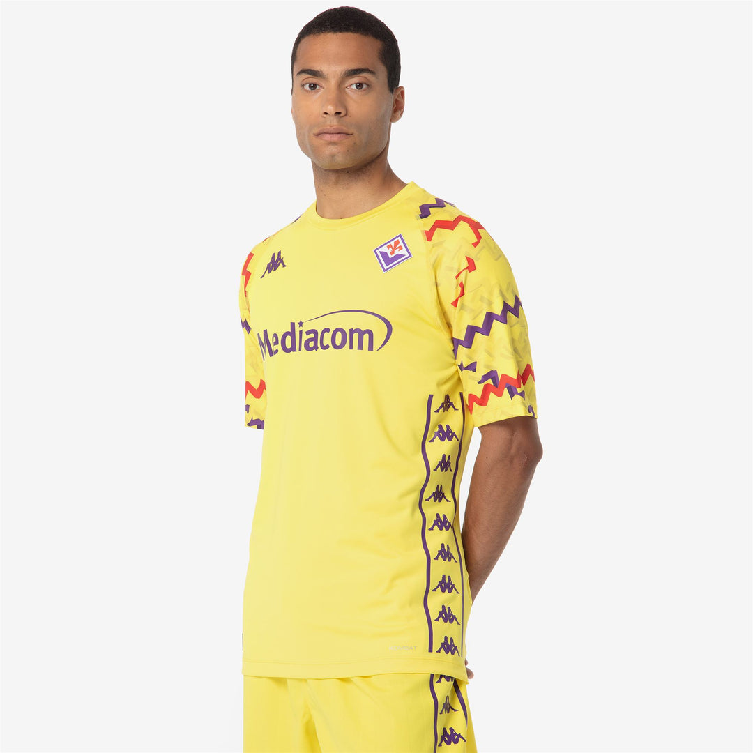 Maillot de football ACF Fiorentina jaune pour homme, coupe ajustée. main