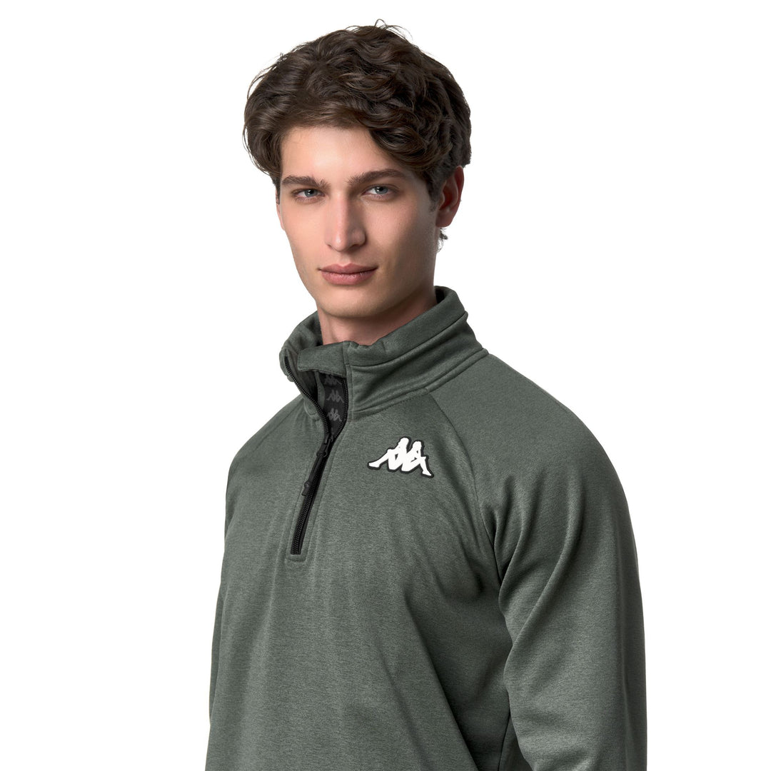 Chaqueta polar unisex verde con media cremallera y corte entallado main