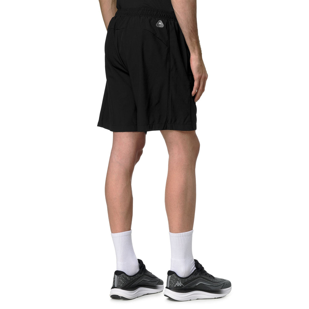 Pantalones cortos de entrenamiento ajustados para hombre color negro confeccionados en tejido elástico main