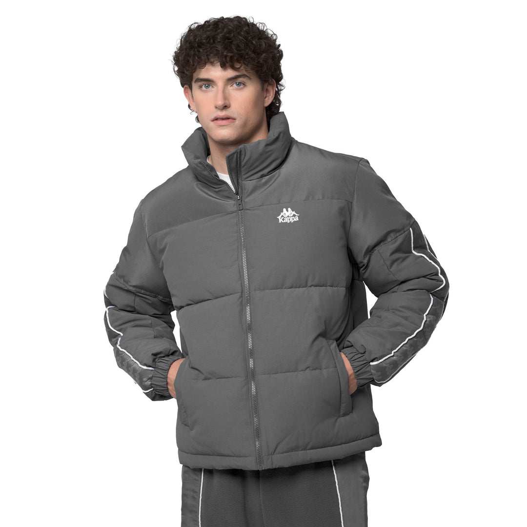 Chaqueta deportiva de corte cómodo para hombre, color gris, con acolchado Repreve. main