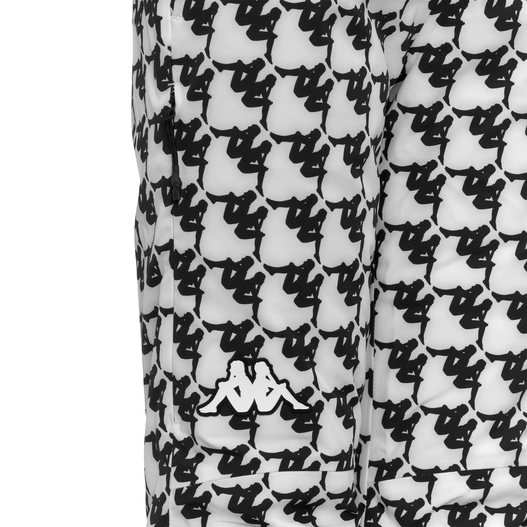 Pantalon de ski noir isolé pour femme avec protection imperméable main