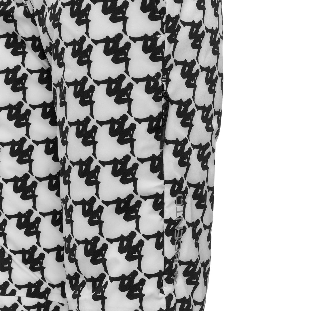 Pantalon de ski noir isolé pour femme avec protection imperméable main