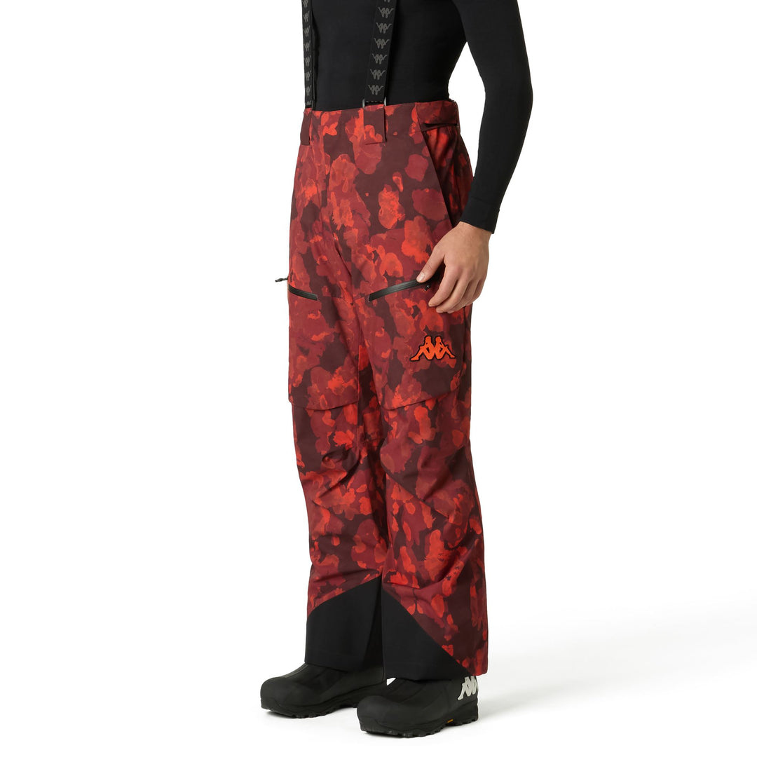 Pantalones de esquí aislantes para hombre en color negro y marrón con tecnología impermeable. 01