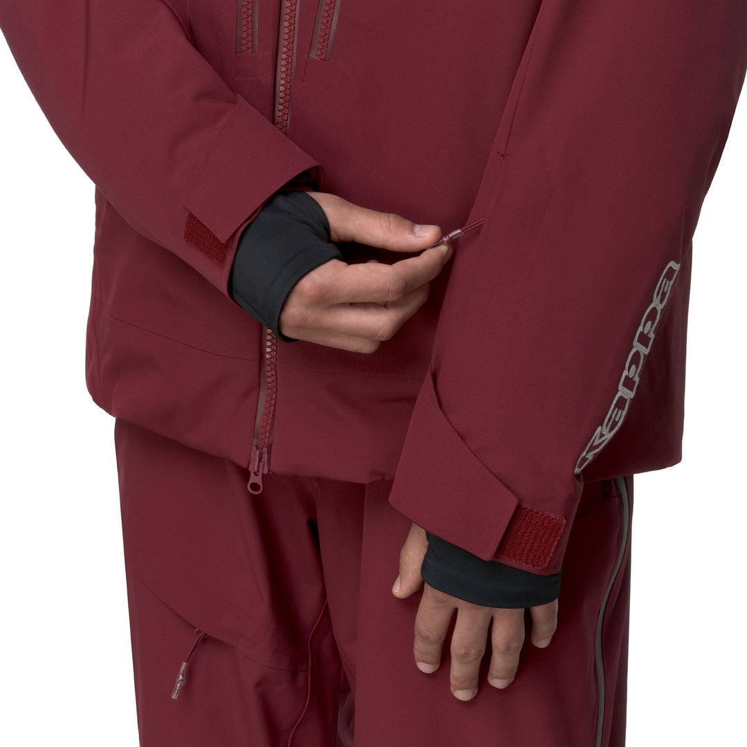 Veste de ski rembourrée rouge pour homme, imperméable et avec capuche. main