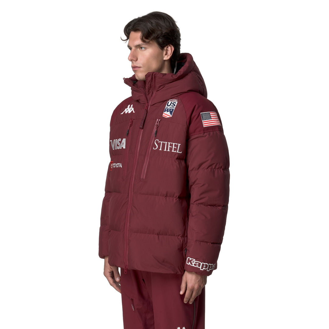 Veste de ski rouge pour homme, imperméable et confortable grâce à son isolation thermique. main