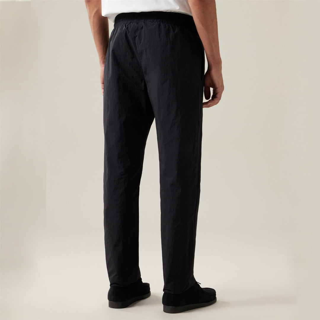 Pantalones deportivos negros de nailon para hombre, de pierna ancha y cintura elástica. main