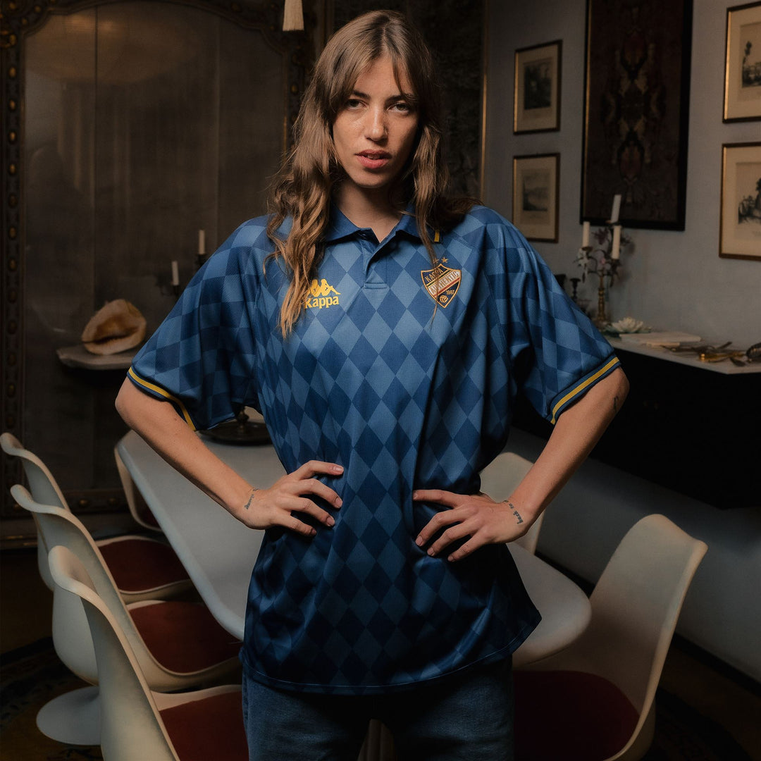 Polo deportivo azul dorado para hombre con ajuste cómodo main