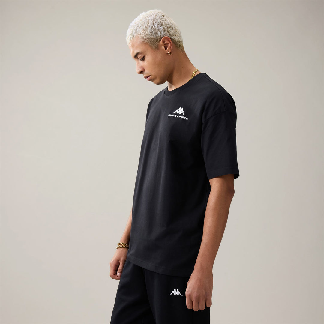 T-shirt sportiva da uomo nera, vestibilità comoda, in cotone biologico. main