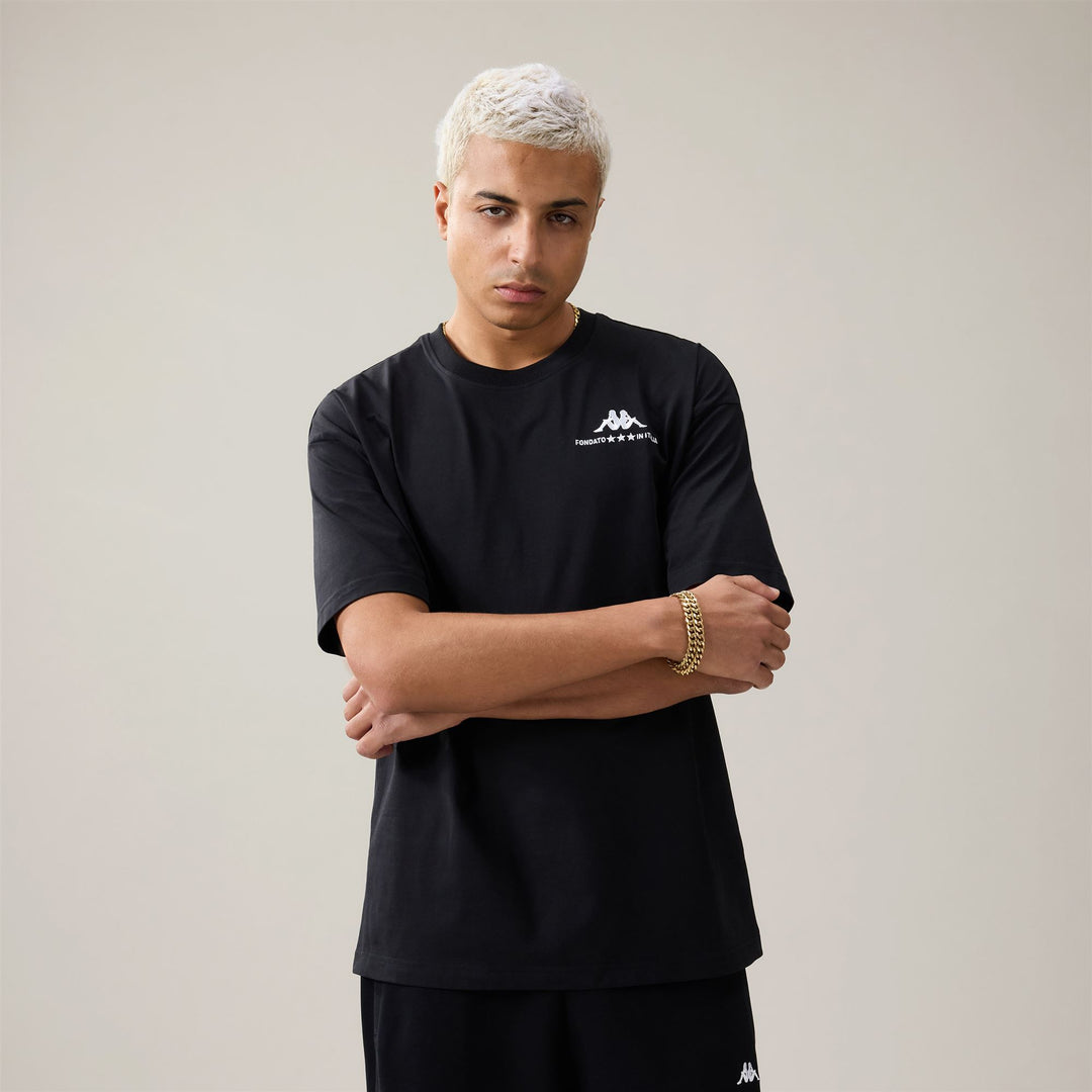 T-shirt sportiva da uomo nera, vestibilità comoda, in cotone biologico. main