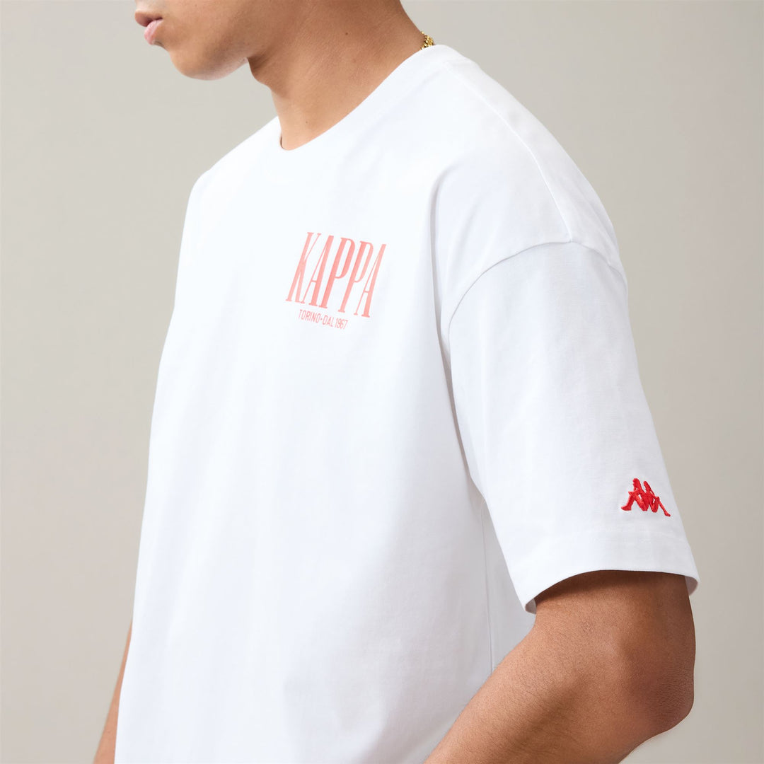 T-shirt sportiva da uomo bianca, vestibilità comoda, in cotone biologico. 01