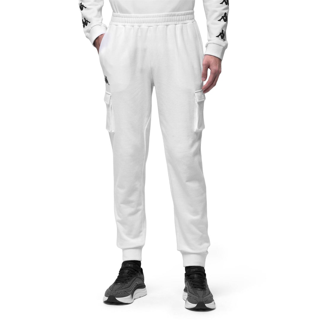 Pantalones cargo blancos para hombre con cintura elástica e inserciones de malla. 01
