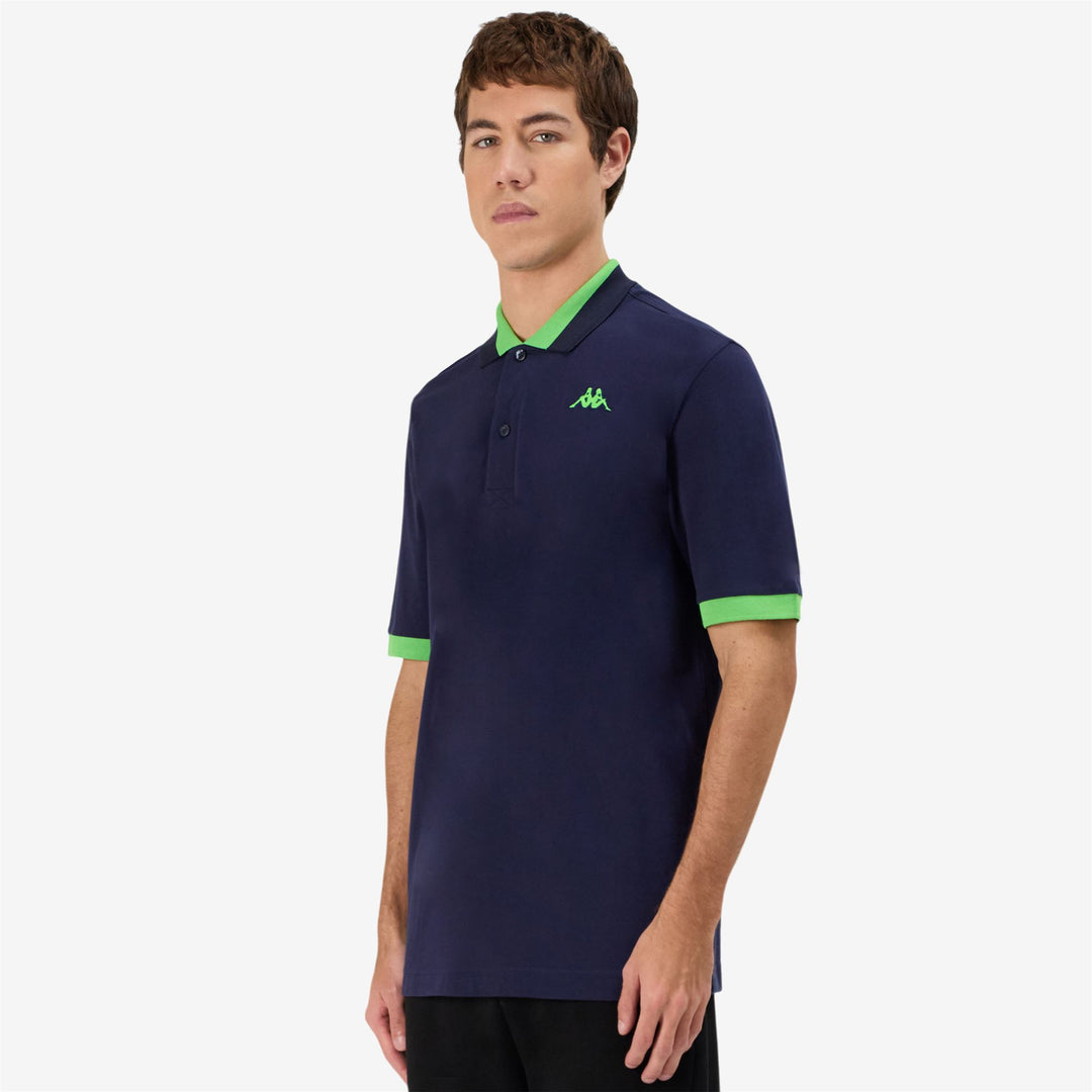 Polo deportivo azul neón para hombre con detalles en contraste main