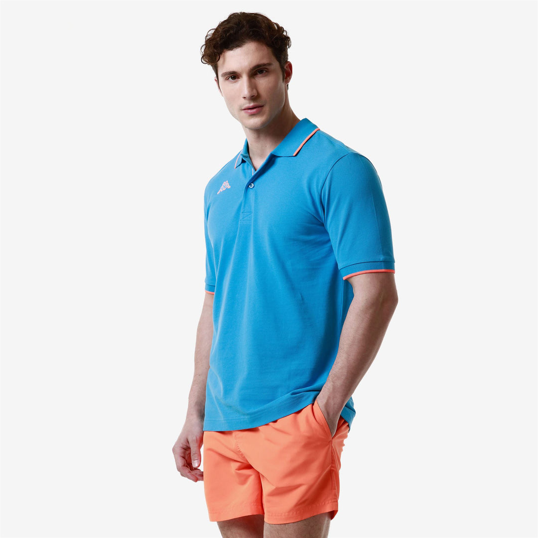 Polo deportivo de algodón azul neón para hombre. main