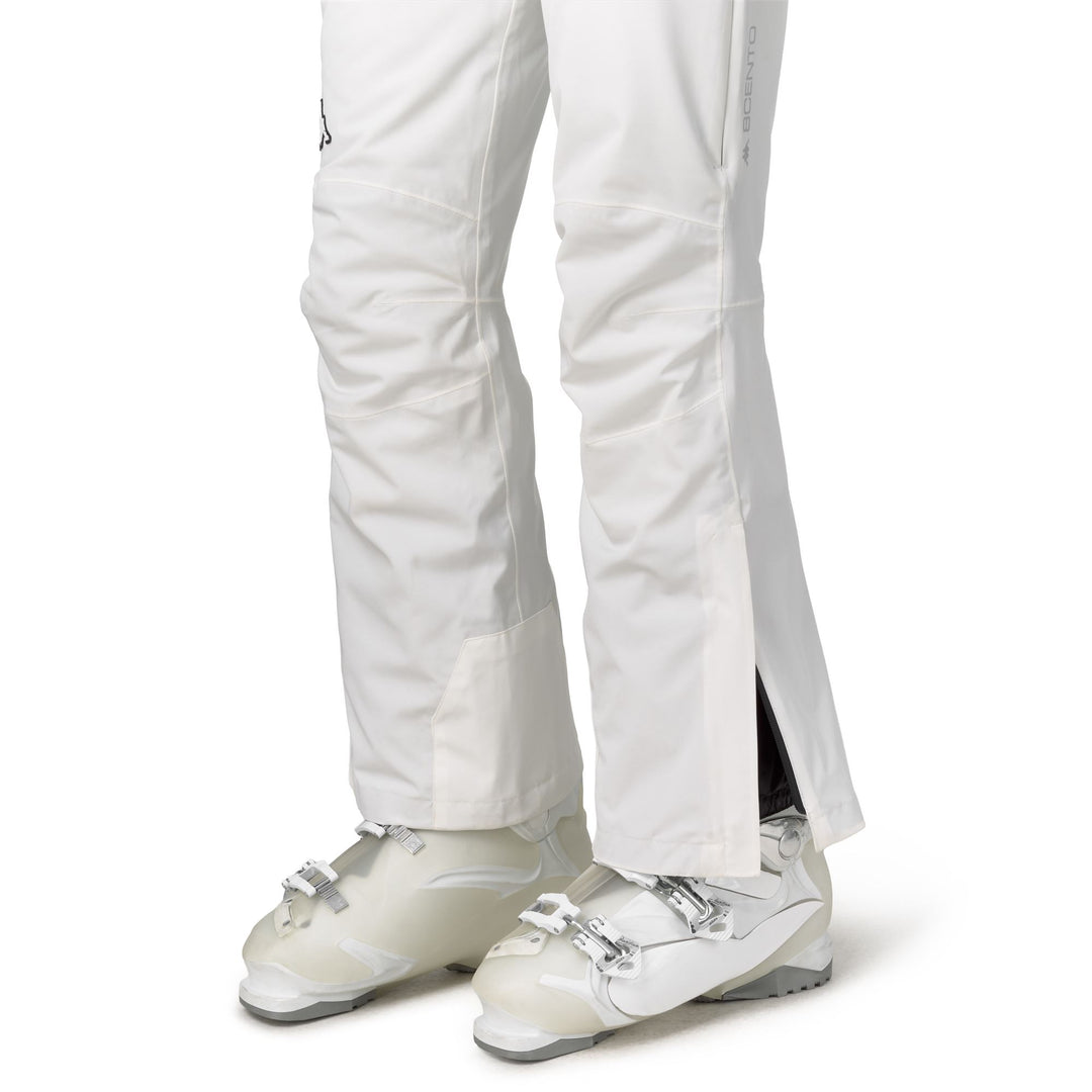 Pantalon de ski blanc isolé pour femme avec protection imperméable main