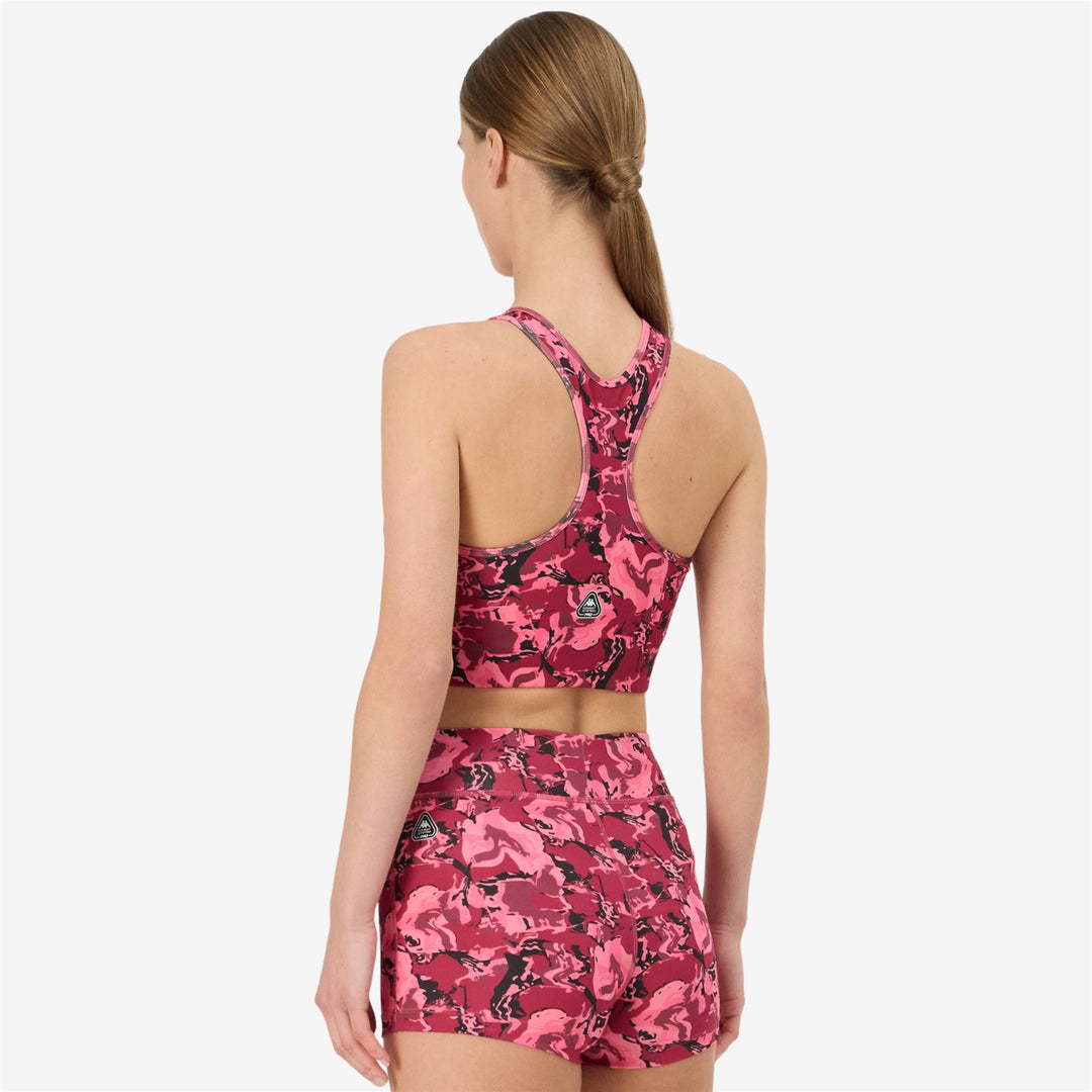 Haut de sport moulant pour femme, en jersey extensible rouge main