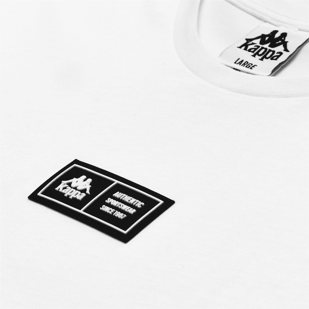 T-shirt da uomo bianca con patch applicato main