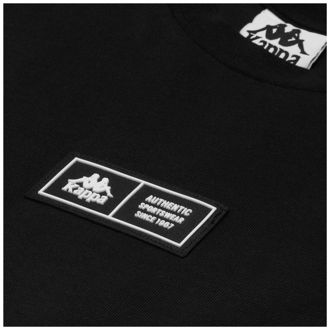 Camiseta para hombre negra con parche aplicado. main