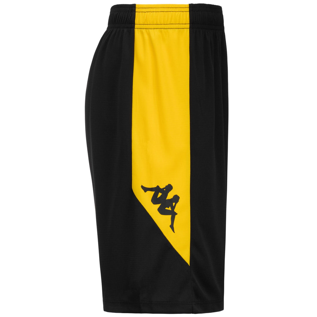 Pantaloncini da calcio da uomo neri, vestibilità regolare, in tessuto riciclato con inserti laterali. main