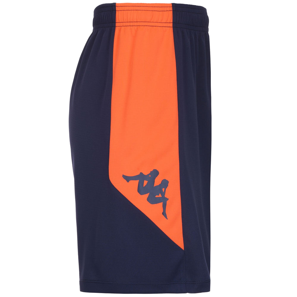Pantalones cortos de fútbol azules para hombre, de corte regular, confeccionados en tejido texturizado reciclado. 02