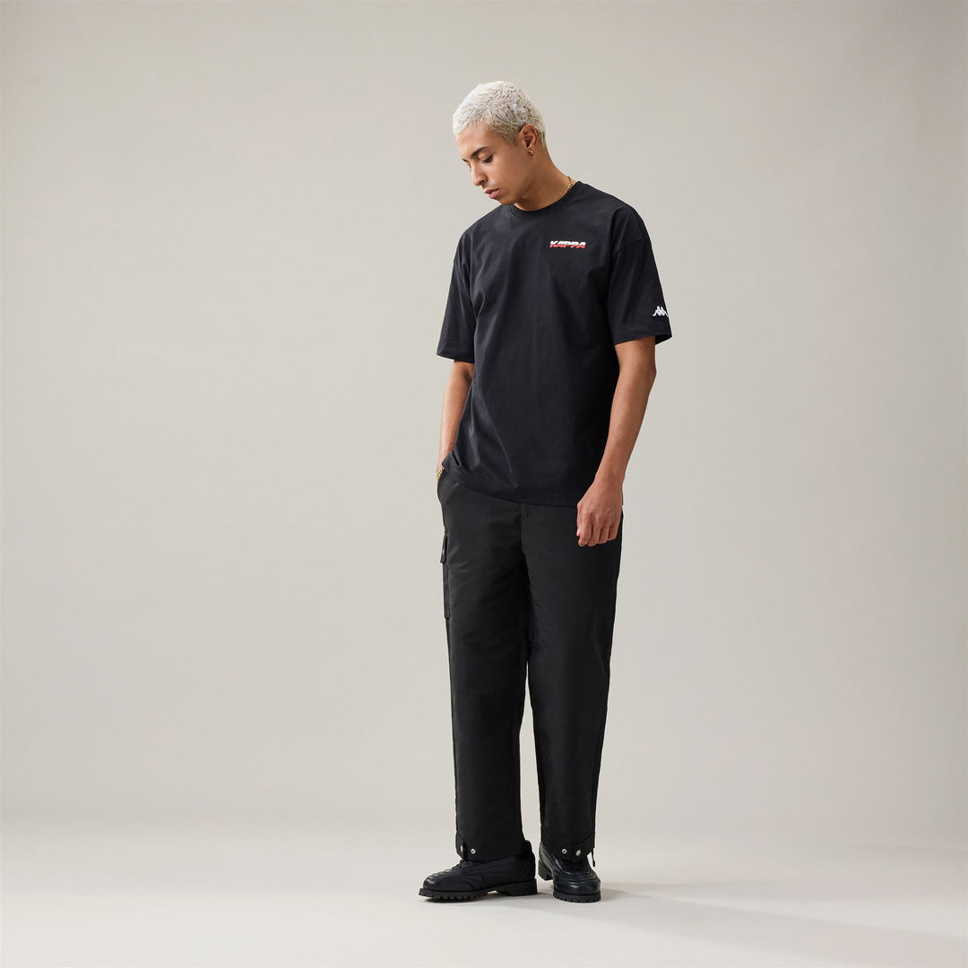 T-shirt sportiva da uomo nera in cotone biologico con stampa grafica. main