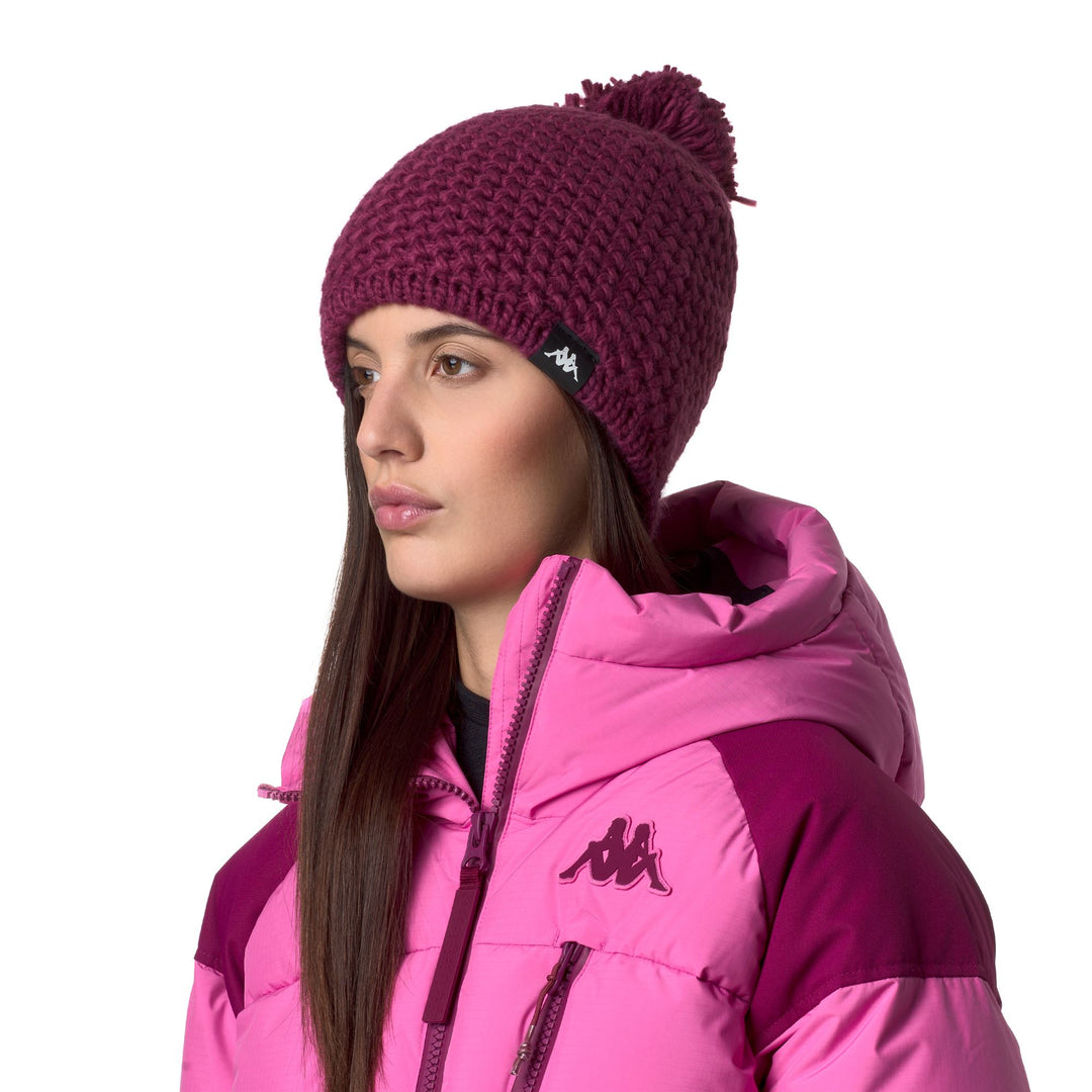 Gorro unisex de punto acrílico color ciruela roja con forro polar 01