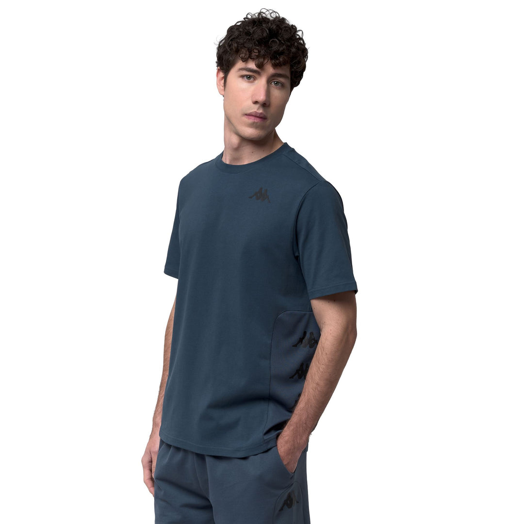 T-shirt blu da uomo a vestibilità regolare con inserto in rete traspirante per l'allenamento main
