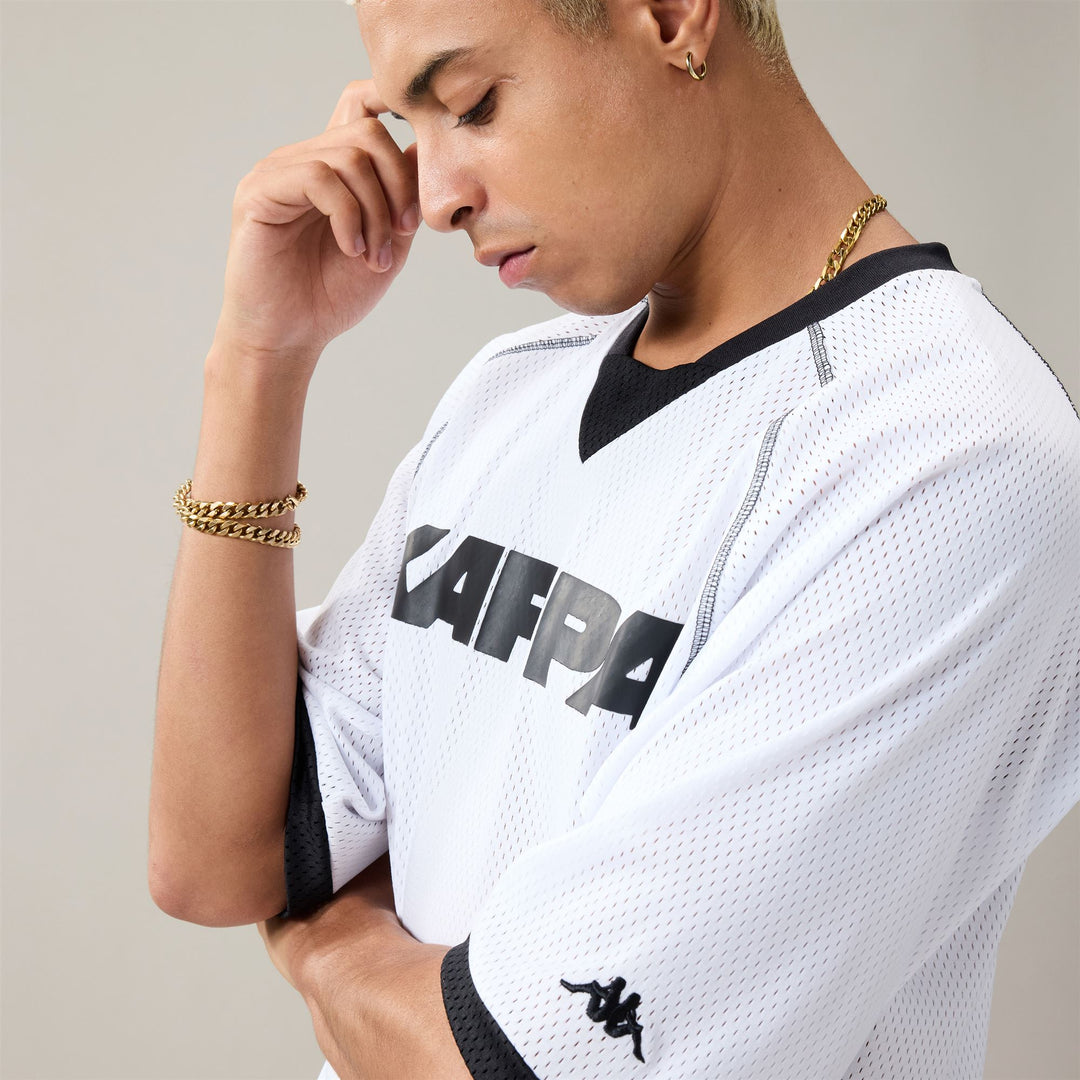 Camiseta blanca de hombre de corte cómodo confeccionada en malla de poliéster 01