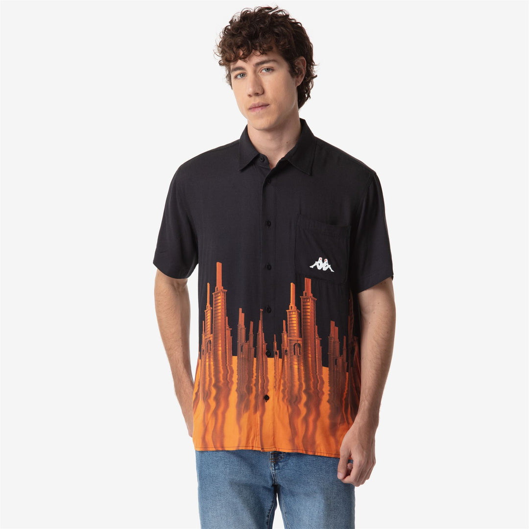 Camisa deportiva clásica de calle negra para hombre con estampado digital main