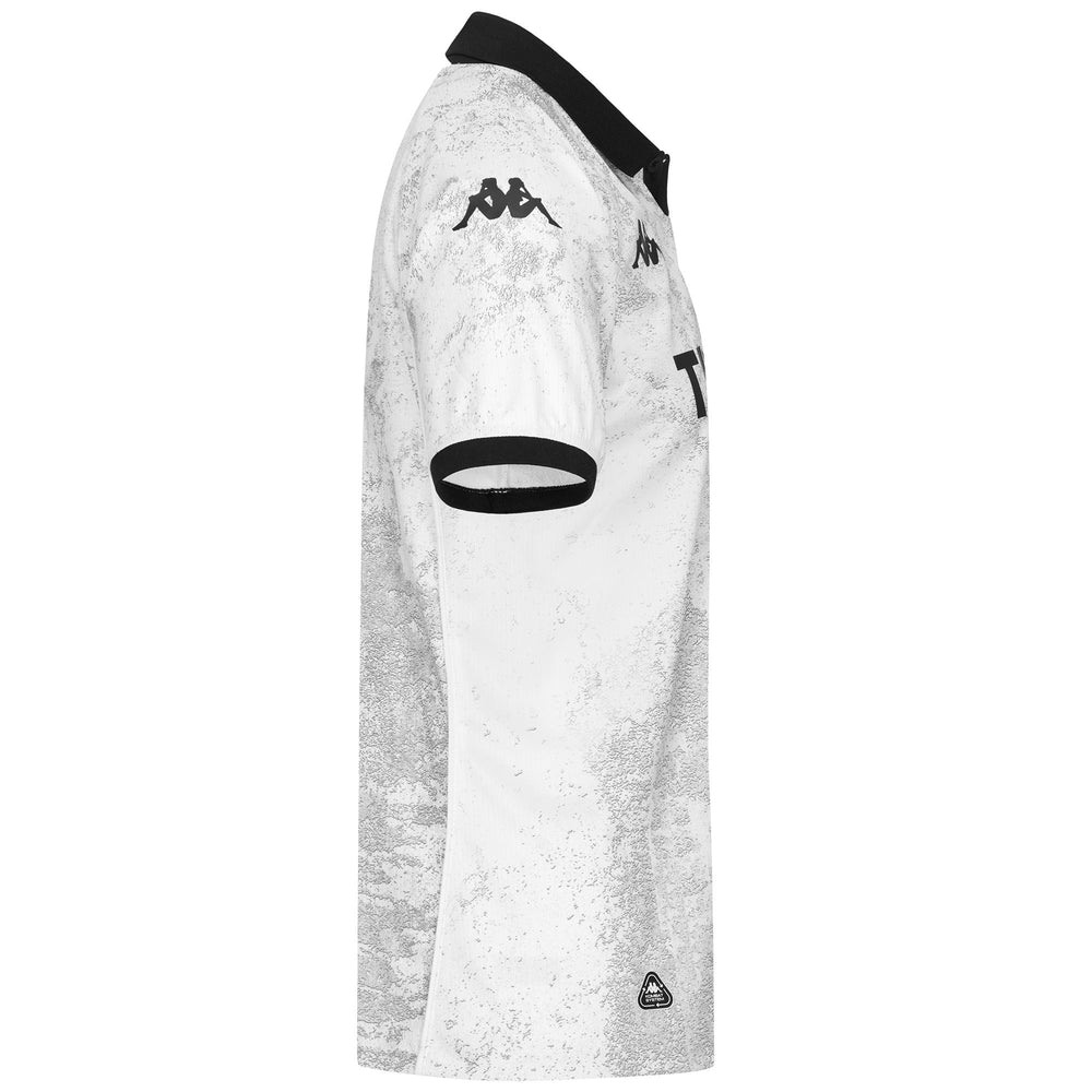 Camiseta deportiva gris para hombre con cuello polo y logotipo del equipo 02