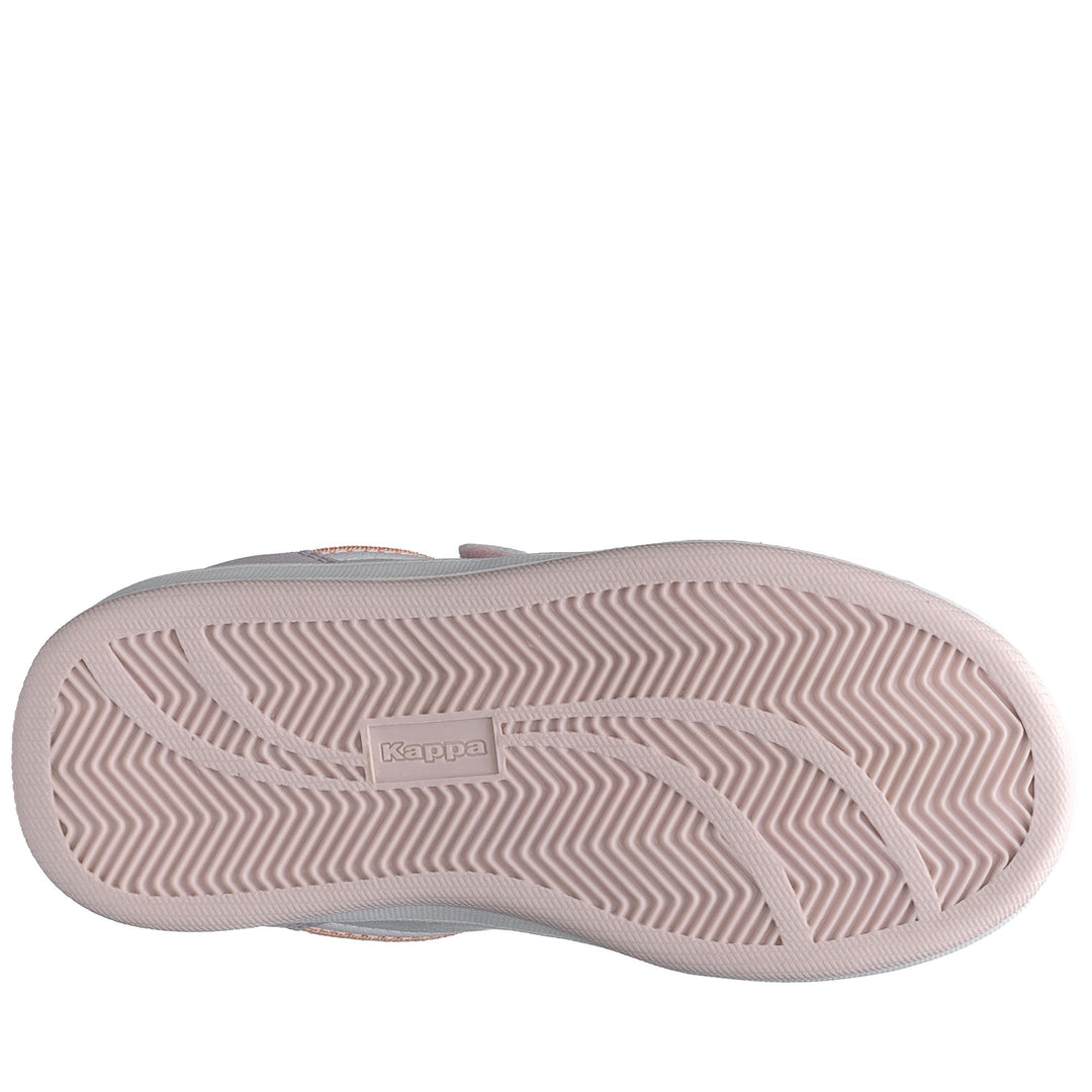 Baskets basses grises et roses pour enfants main