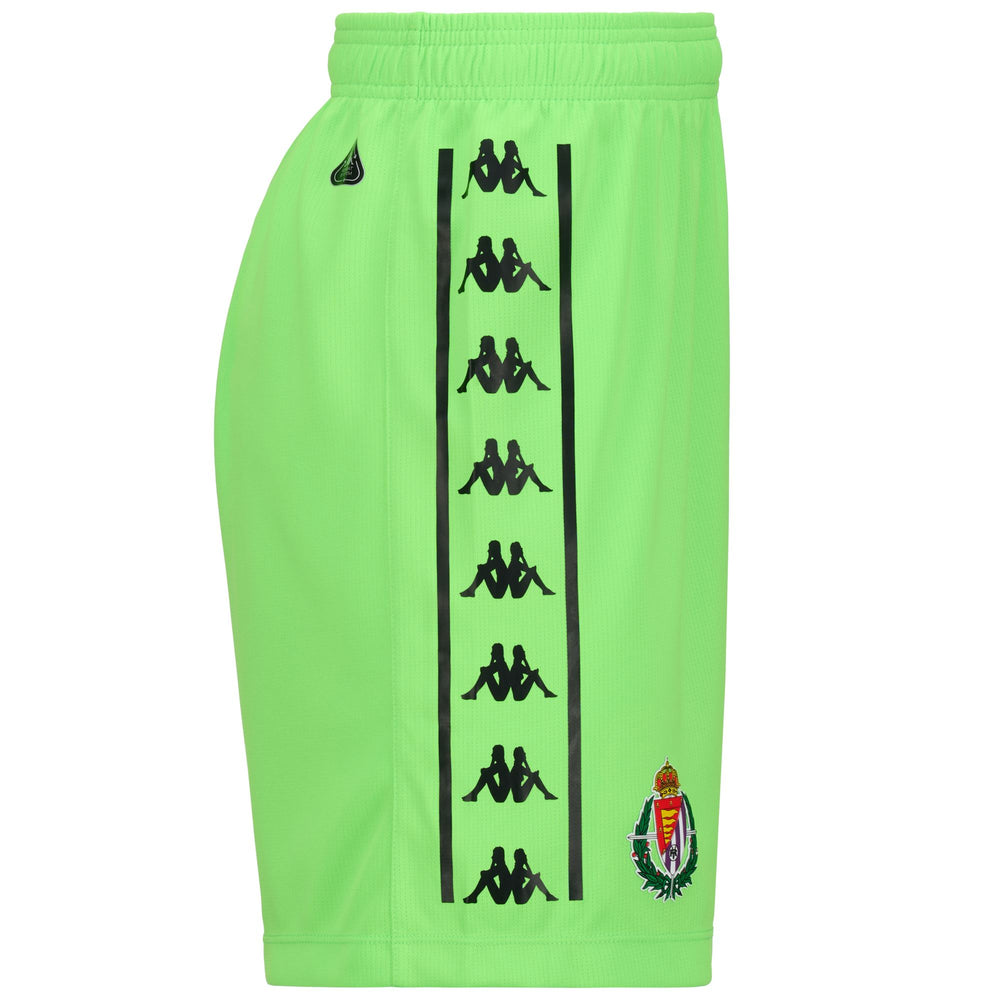 Pantalones cortos deportivos reciclados para hombre en verde neón con protección Hydro-Way 02