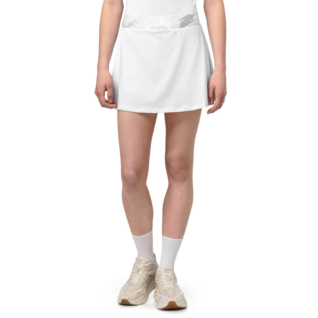 Jupe de padel blanche pour femme, coupe ajustée, avec short intégré extensible 01
