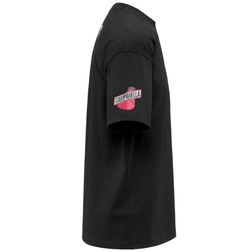 T-shirt nera da uomo con grafiche stampate e patch 02