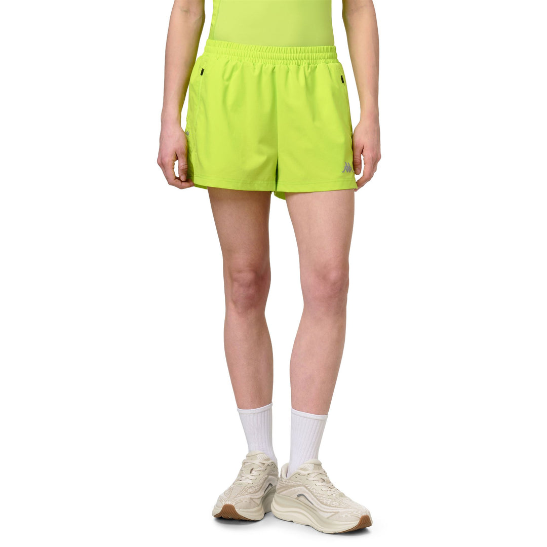 Short de sport vert pour femme, coupe classique, avec slip intérieur en maille 01