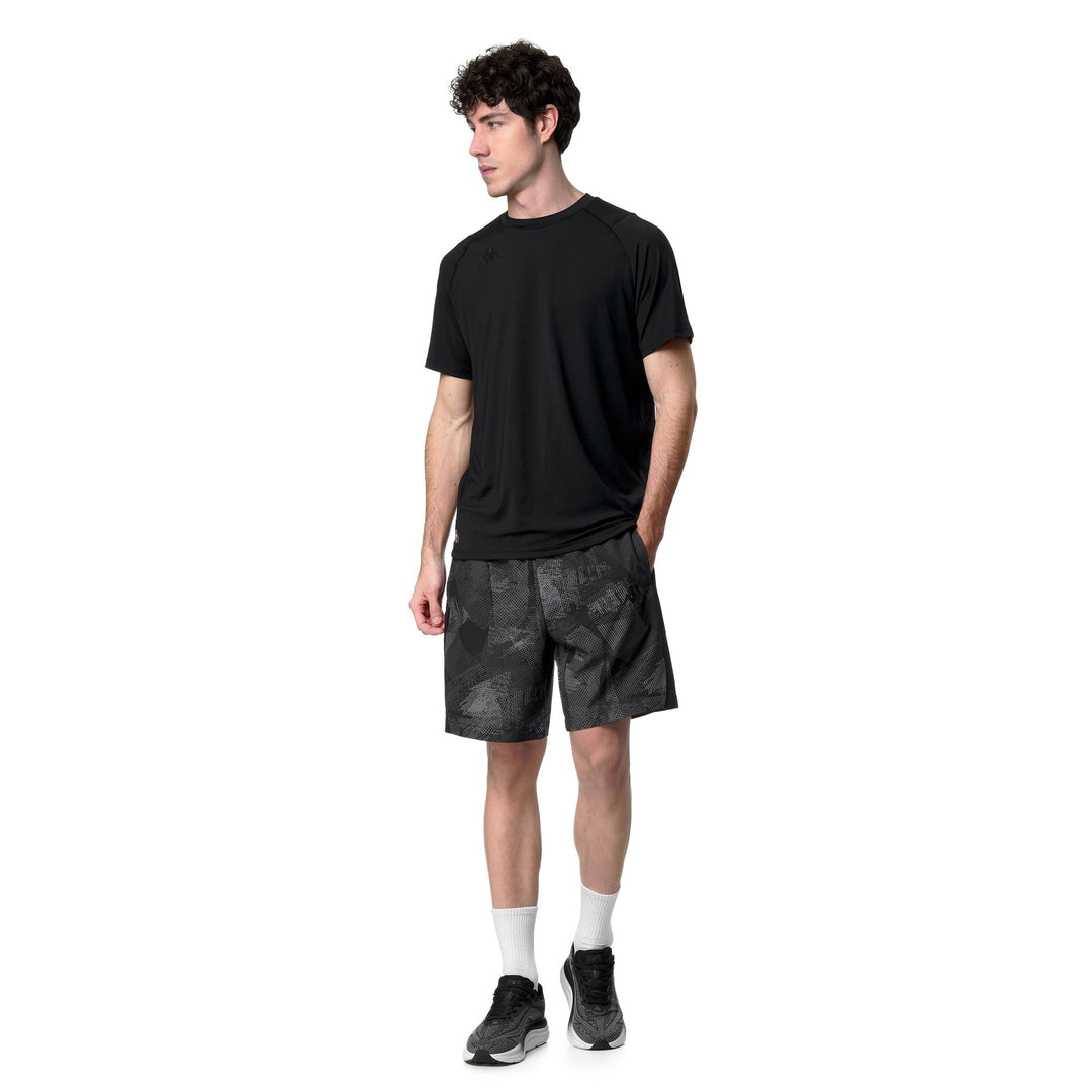 Short de sport Padel pour homme, coupe classique, en tissu extensible noir. main