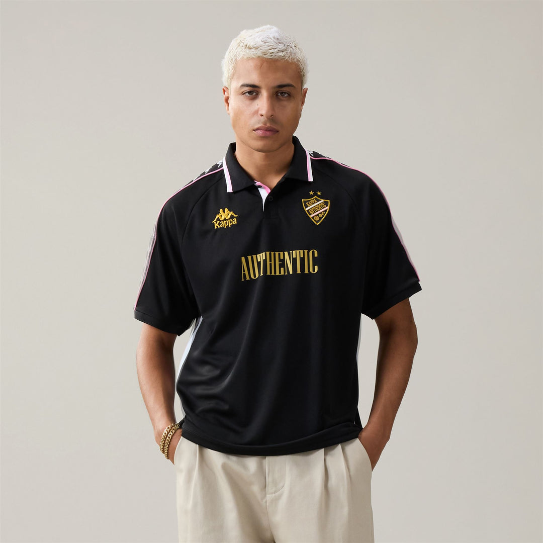 Polo negro de ropa deportiva para hombre con ajuste cómodo. 01