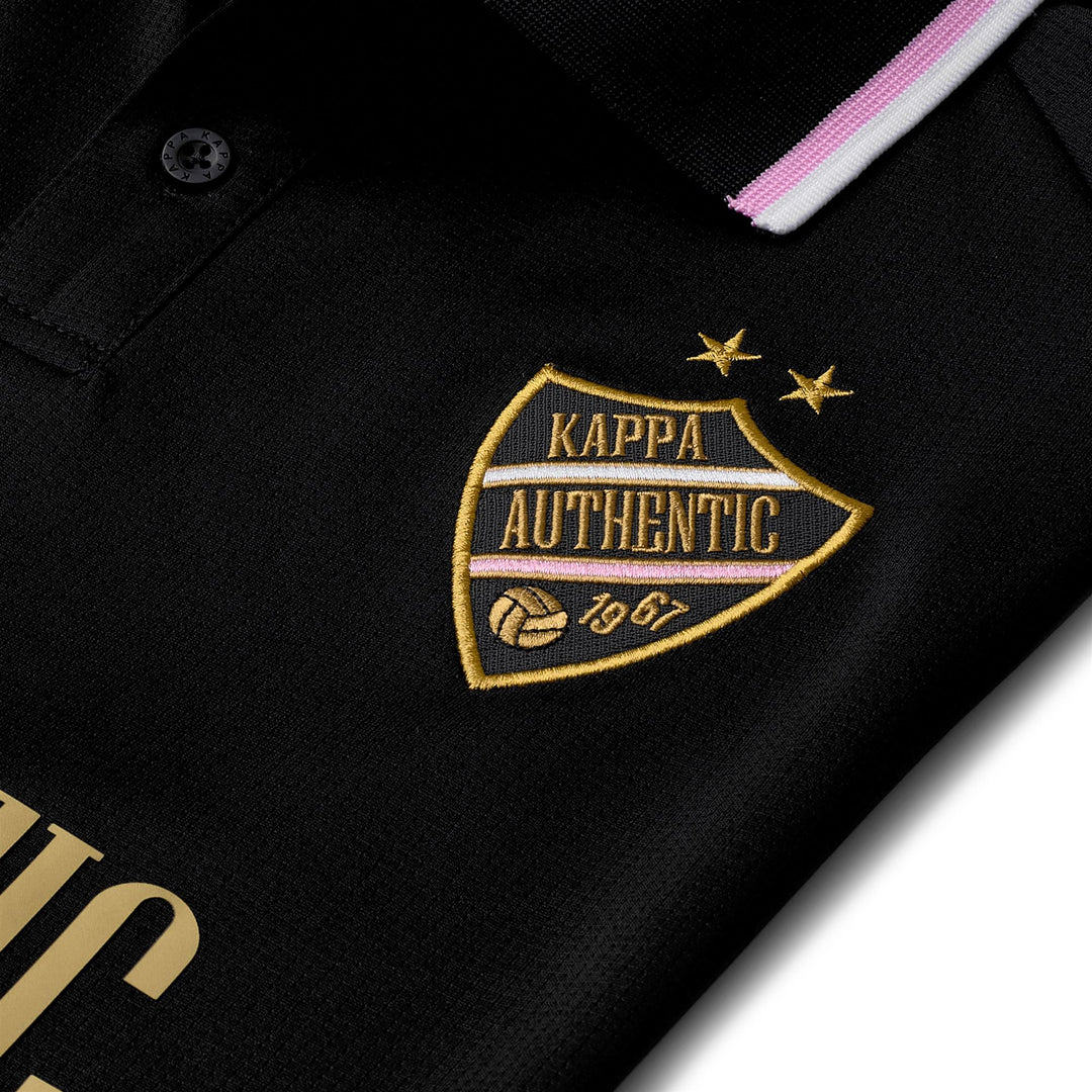Polo negro de ropa deportiva para hombre con ajuste cómodo. main
