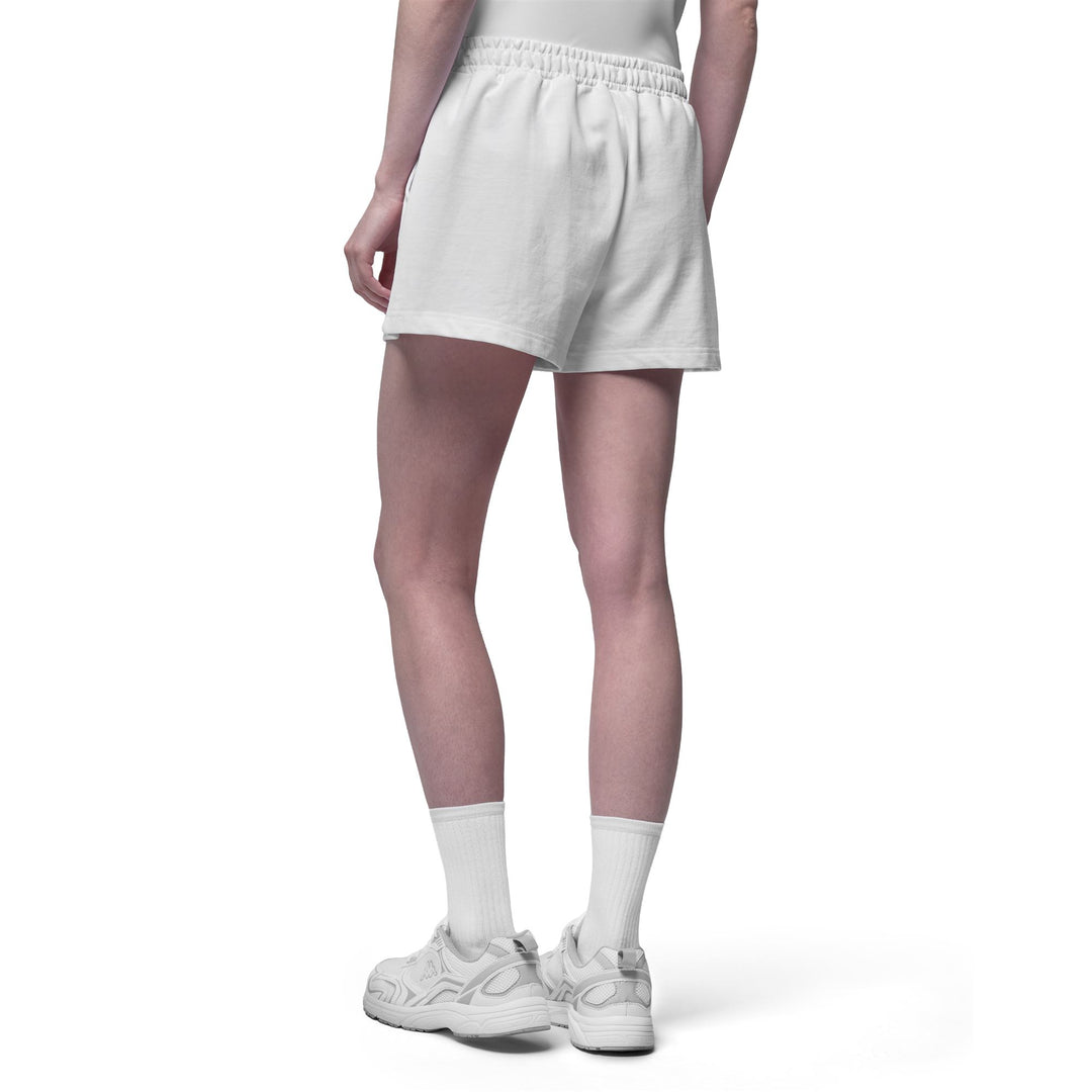 Short de sport blanc pour femme, coupe classique, en tissu éponge doux. main