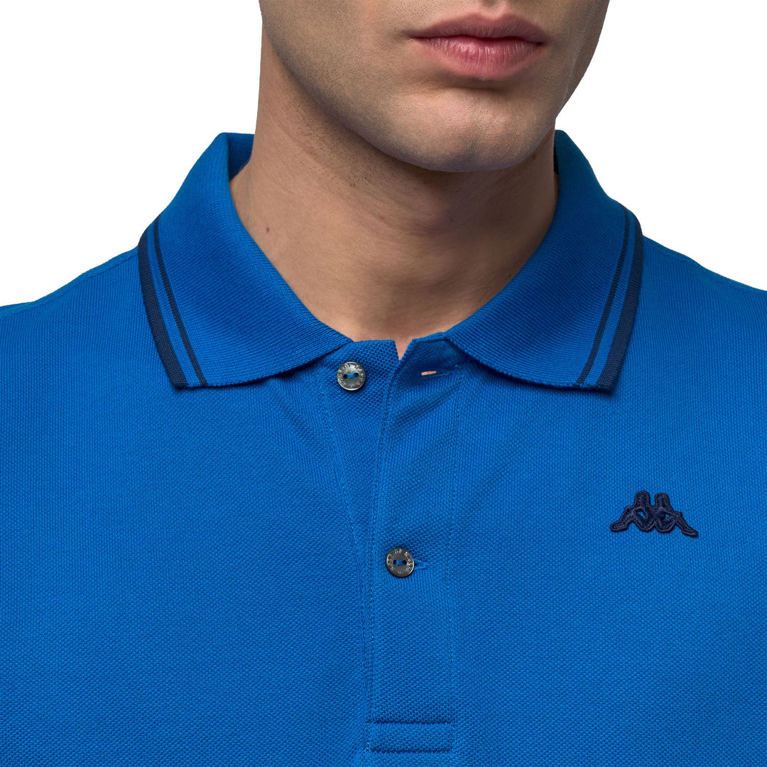 Polo en coton bleu pour homme, coupe ajustée et décontractée main