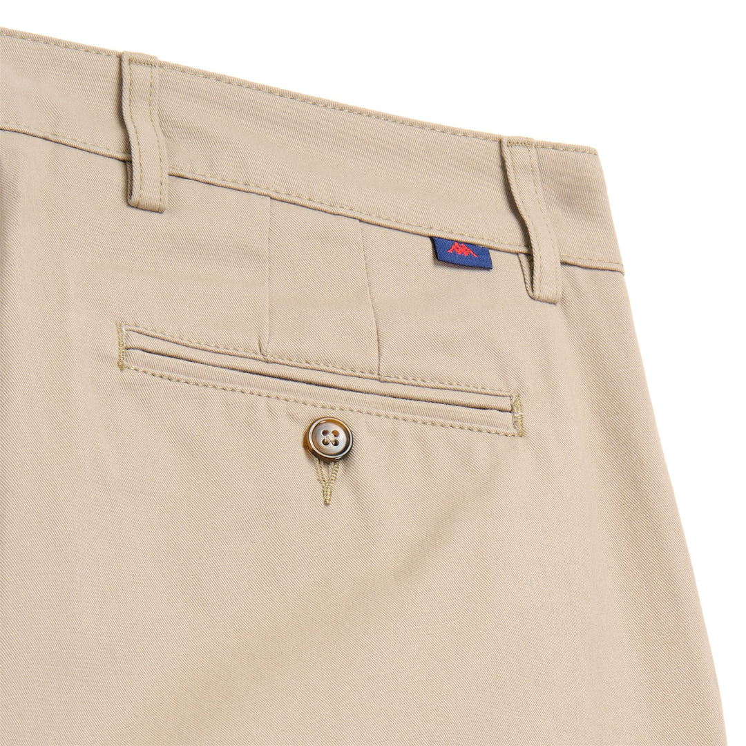 Pantalones chinos de hombre en gabardina color marrón claro main