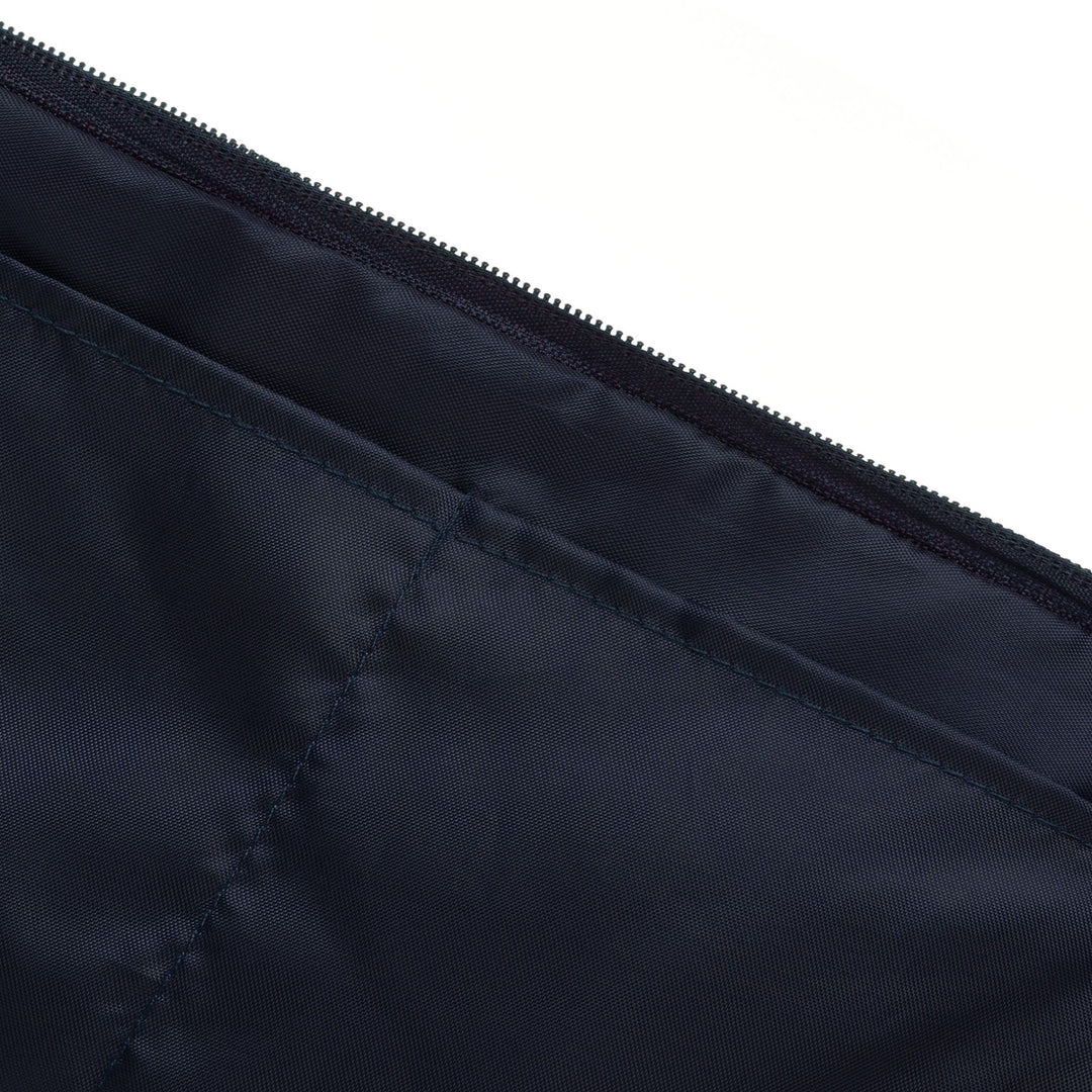 Riñonera clásica de nailon para mujer en color azul iris main