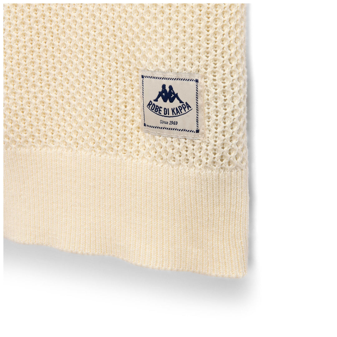 Suéter casual de algodón beige de corte entallado para hombre main