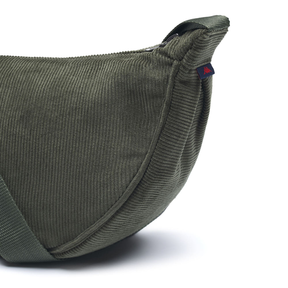Riñonera de pana verde para mujer 02