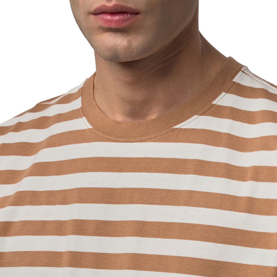 T-shirt rayé marron pour homme, coupe classique, en coton. main
