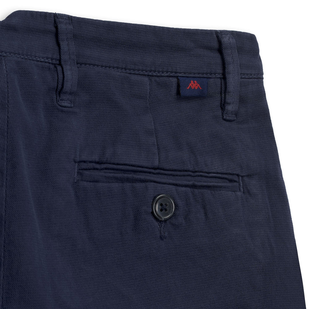 Short chino stretch décontracté et ajusté bleu pour femme main