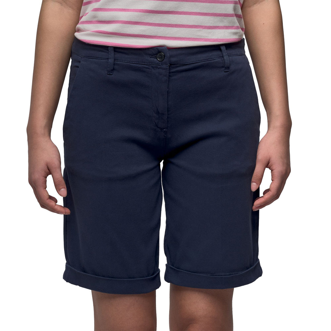 Short chino stretch décontracté et ajusté bleu pour femme 01