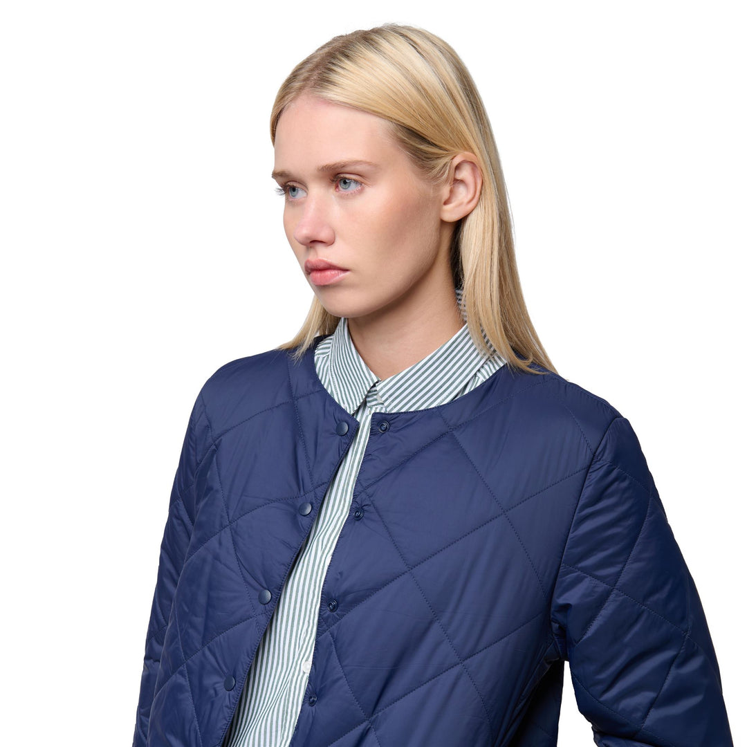 Chaqueta corta de nailon azul para mujer con acolchado main